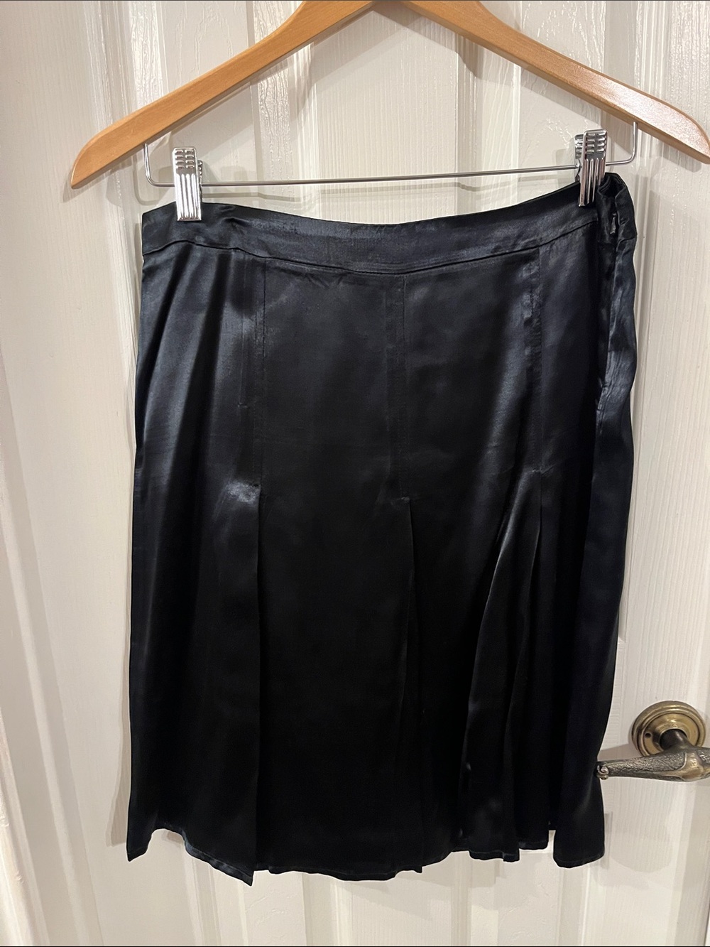 To the Max Black Satin Midi Skirt size 2